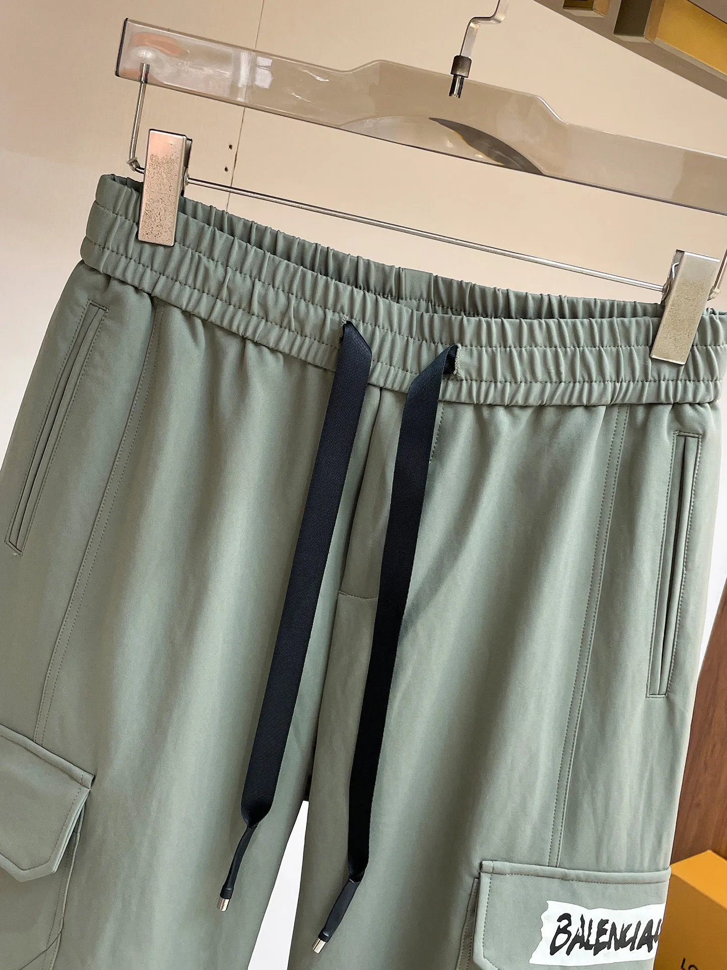 Balenciaga [High Version] 2026 Autumn and Winter latest products, available at counters at the same time, Original product, fashionable casual trousers and casual trousers, using imported original fabrics, top-grade embroidery 🪡 craft letter pattern logo, original hardware accessories decoration, simple yet fashionable, fashionable and handsome upper body, Sizes: M-3XL